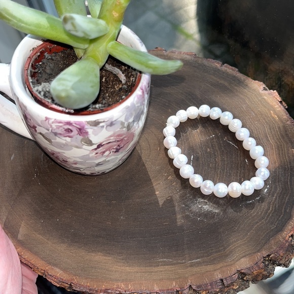 Natural Freshwater Pearl Stretch Bracelet - Picture 3 of 9